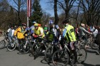 Rīgas velo nedēļas 2013 ietvaros velosipēdisti pie Brīvības pieminekļa pulcējās uz Rīga velo parādi - iepazīsti Pārdaugavu. 11