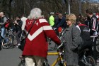 Rīgas velo nedēļas 2013 ietvaros velosipēdisti pie Brīvības pieminekļa pulcējās uz Rīga velo parādi - iepazīsti Pārdaugavu. 15