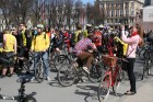 Rīgas velo nedēļas 2013 ietvaros velosipēdisti pie Brīvības pieminekļa pulcējās uz Rīga velo parādi - iepazīsti Pārdaugavu. 19
