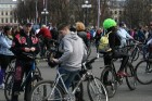 Rīgas velo nedēļas 2013 ietvaros velosipēdisti pie Brīvības pieminekļa pulcējās uz Rīga velo parādi - iepazīsti Pārdaugavu. 24