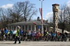 Rīgas velo nedēļas 2013 ietvaros velosipēdisti pie Brīvības pieminekļa pulcējās uz Rīga velo parādi - iepazīsti Pārdaugavu. 40