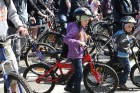 Rīgas velo nedēļas 2013 ietvaros velosipēdisti pie Brīvības pieminekļa pulcējās uz Rīga velo parādi - iepazīsti Pārdaugavu. 44