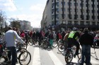 Rīgas velo nedēļas 2013 ietvaros velosipēdisti pie Brīvības pieminekļa pulcējās uz Rīga velo parādi - iepazīsti Pārdaugavu. 47
