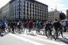 Rīgas velo nedēļas 2013 ietvaros velosipēdisti pie Brīvības pieminekļa pulcējās uz Rīga velo parādi - iepazīsti Pārdaugavu. 48