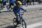 Rīgas velo nedēļas 2013 ietvaros velosipēdisti pie Brīvības pieminekļa pulcējās uz Rīga velo parādi - iepazīsti Pārdaugavu. 54
