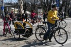 Rīgas velo nedēļas 2013 ietvaros velosipēdisti pie Brīvības pieminekļa pulcējās uz Rīga velo parādi - iepazīsti Pārdaugavu. 56