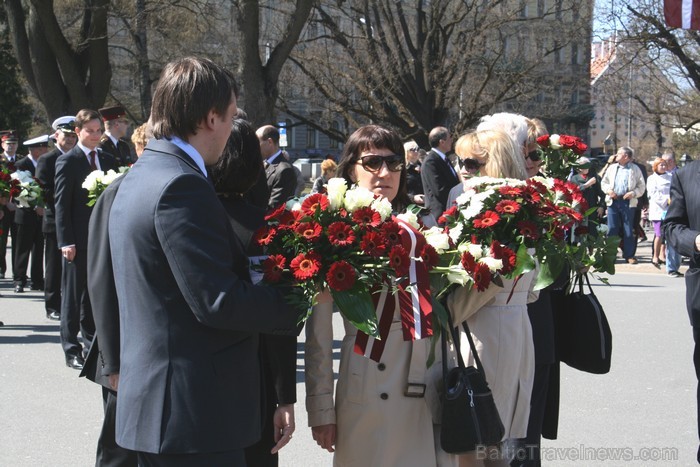 04.05.2013 pie Brīvības pieminekļa notiek Latvijas veidošana no ziediem. Ziedu Latvija pieminekļa pakājē skatāma līdz 06.05.2013 pulksten 21:00. 04.05.2013 pie Brīvības pieminekļa notiek Latvijas veidošana no ziediem. Ziedu Latvija pieminekļa pakājē skatāma līdz 06.05.2013 pulksten 21:00. 93414