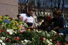 04.05.2013 pie Brīvības pieminekļa notiek Latvijas veidošana no ziediem. Ziedu Latvija pieminekļa pakājē skatāma līdz 06.05.2013 pulksten 21:00. 15