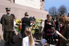 04.05.2013 pie Brīvības pieminekļa notiek Latvijas veidošana no ziediem. Ziedu Latvija pieminekļa pakājē skatāma līdz 06.05.2013 pulksten 21:00. 17