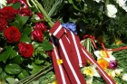04.05.2013 pie Brīvības pieminekļa notiek Latvijas veidošana no ziediem. Ziedu Latvija pieminekļa pakājē skatāma līdz 06.05.2013 pulksten 21:00. 18