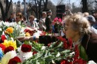 04.05.2013 pie Brīvības pieminekļa notiek Latvijas veidošana no ziediem. Ziedu Latvija pieminekļa pakājē skatāma līdz 06.05.2013 pulksten 21:00. 20