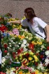 04.05.2013 pie Brīvības pieminekļa notiek Latvijas veidošana no ziediem. Ziedu Latvija pieminekļa pakājē skatāma līdz 06.05.2013 pulksten 21:00. 24
