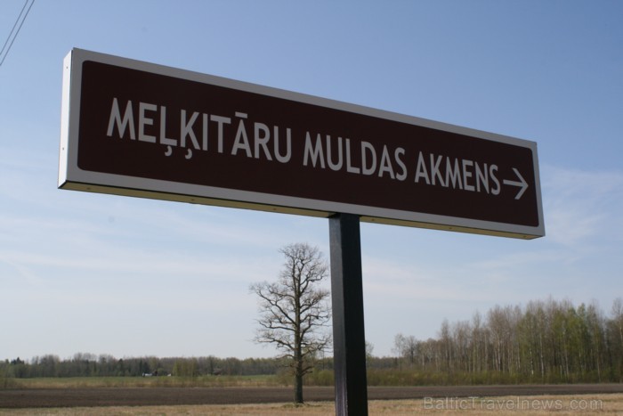 Viena no Latvijas svētvietām - Meļķītāru Muldas akmens. 93853