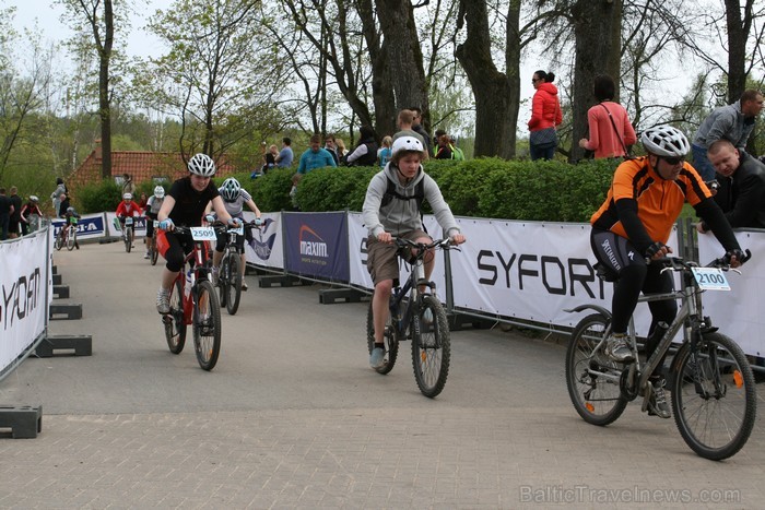 SEB MTB 1. posms Cēsis - Valmiera norisinājās 13.05.2013. Maratona garums- 39 kilometri, kas vijās pa mežiem, pļavām, grāvjiem, grants un asfalta segu SEB MTB 1. posms Cēsis - Valmiera norisinājās 13.05.2013. Maratona garums- 39 kilometri, kas vijās pa mežiem, pļavām, grāvjiem, grants un asfalta segu 93976