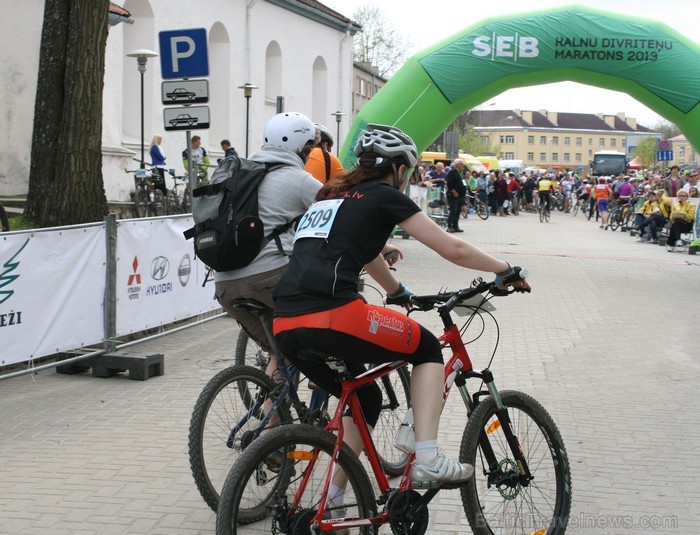 SEB MTB 1. posms Cēsis - Valmiera norisinājās 13.05.2013. Maratona garums- 39 kilometri, kas vijās pa mežiem, pļavām, grāvjiem, grants un asfalta segu SEB MTB 1. posms Cēsis - Valmiera norisinājās 13.05.2013. Maratona garums- 39 kilometri, kas vijās pa mežiem, pļavām, grāvjiem, grants un asfalta segu 93977