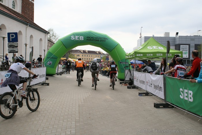 SEB MTB 1. posms Cēsis - Valmiera norisinājās 13.05.2013. Maratona garums- 39 kilometri, kas vijās pa mežiem, pļavām, grāvjiem, grants un asfalta segu SEB MTB 1. posms Cēsis - Valmiera norisinājās 13.05.2013. Maratona garums- 39 kilometri, kas vijās pa mežiem, pļavām, grāvjiem, grants un asfalta segu 93978