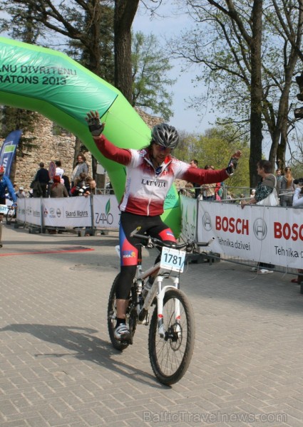 SEB MTB maratona pirmā posma dalībnieki finišēja Valmierā. 94006