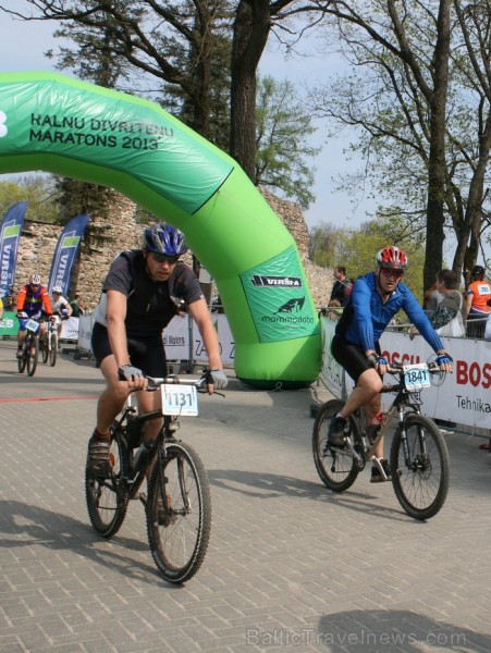 SEB MTB maratona pirmā posma dalībnieki finišēja Valmierā. 94007