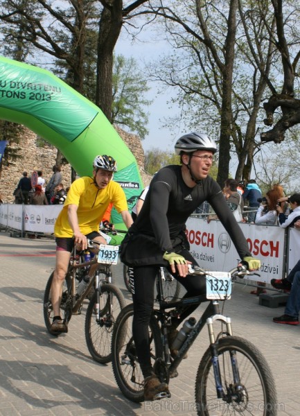 SEB MTB maratona pirmā posma dalībnieki finišēja Valmierā. 94009