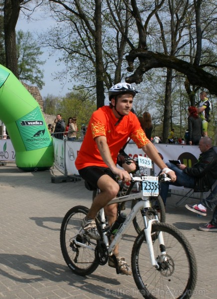SEB MTB maratona pirmā posma dalībnieki finišēja Valmierā. 94018