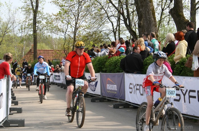 SEB MTB maratona pirmā posma dalībnieki finišēja Valmierā. 94036
