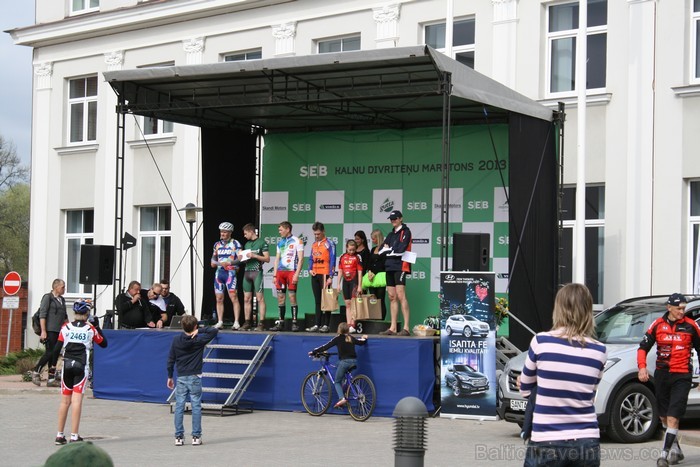 SEB MTB maratona pirmā posma dalībnieki finišēja Valmierā. 94044