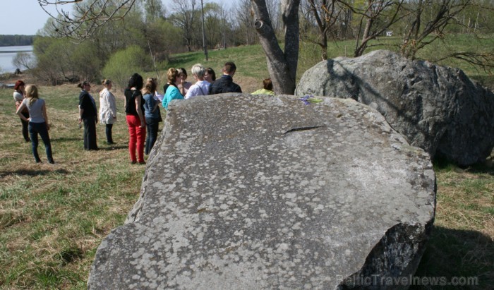 Pastmuižas Venlakmens ir viens no plašāk pazīstamajiem mitoloģiskajiem akmeņiem Latvijā. 94102
