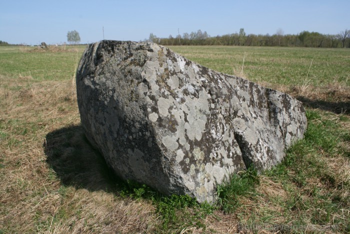Pastmuižas Venlakmens ir viens no plašāk pazīstamajiem mitoloģiskajiem akmeņiem Latvijā. 94103