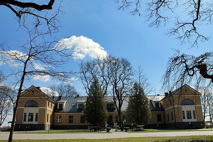 Skrundas muiža ir viena no senākajām Latvijas muižām, kas atrodas Ventas upes gleznainajā krastā
www.skrundasmuiza.lv Skrundas muiža ir viena no senākajām Latvijas muižām, kas atrodas Ventas upes gleznainajā krastā
www.skrundasmuiza.lv 94109