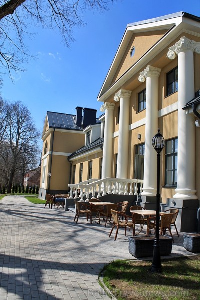 Skrundas muiža ir viena no senākajām Latvijas muižām, kas atrodas Ventas upes gleznainajā krastā
www.skrundasmuiza.lv Skrundas muiža ir viena no senākajām Latvijas muižām, kas atrodas Ventas upes gleznainajā krastā
www.skrundasmuiza.lv 94138