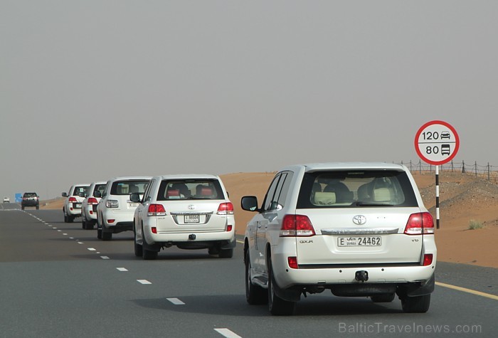 Travelnews.lv redakcija devās ar Dubaijas tuksneša populārāko «džipu» Toyota Land Cruiser safari ceļojumā Travelnews.lv redakcija devās ar Dubaijas tuksneša populārāko «džipu» Toyota Land Cruiser safari ceļojumā 94232