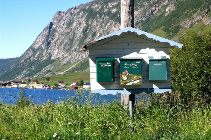 Ne tikai pašu mājinieku, bet noteikti arī pastnieka ikdiena paveras jautrākā noskaņojumā, sastopoties ar šādām apgleznotām pastkastītēm. Ne tikai pašu mājinieku, bet noteikti arī pastnieka ikdiena paveras jautrākā noskaņojumā, sastopoties ar šādām apgleznotām pastkastītēm. 94293