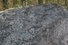 Pļaviņu Pētera akmens atrodas Pļaviņu novada Klintaines pagastā, no Rīgas - Daugavpils šosejas 1,5 km pirms Pļaviņām un 100 m pirms Stabulnieku mājām, 15