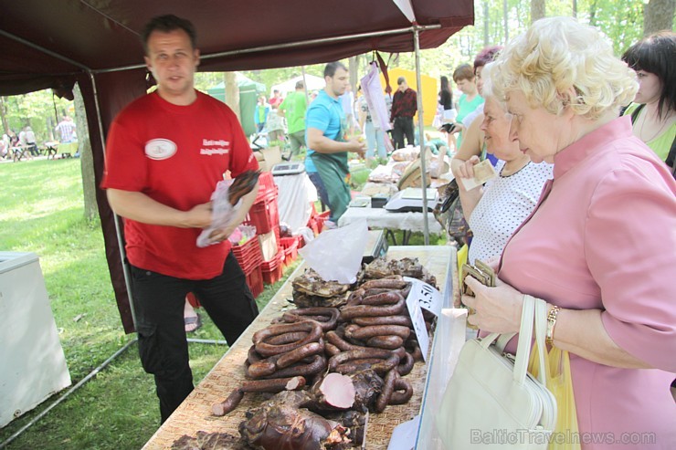 Gulbene 18. maijā aicināja visus interesentus uz vasaras tūrisma sezonas atklāšanu. Foto sponsors: www.milmani.blogspot.com Gulbene 18. maijā aicināja visus interesentus uz vasaras tūrisma sezonas atklāšanu. Foto sponsors: www.milmani.blogspot.com 94477