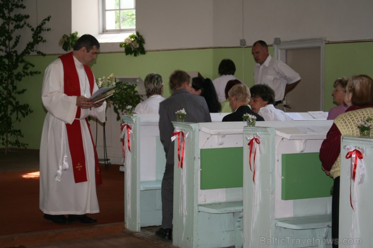 Vasarsvētkos (19.05.2013) Ērberģes evaņģēliski luteriskajā baznīcā norisinājās iesvētības, kas pirmo reizi pēc vairāku gadu pārtraukuma pulcēja piecus 94583