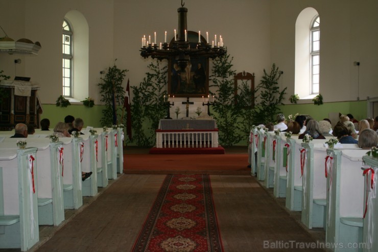 Vasarsvētkos (19.05.2013) Ērberģes evaņģēliski luteriskajā baznīcā norisinājās iesvētības, kas pirmo reizi pēc vairāku gadu pārtraukuma pulcēja piecus 94584