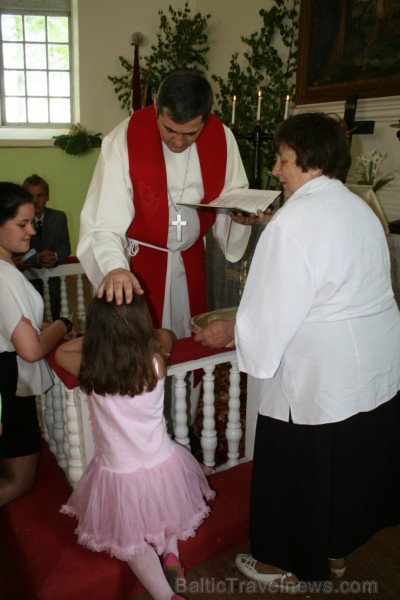 Vasarsvētkos (19.05.2013) Ērberģes evaņģēliski luteriskajā baznīcā norisinājās iesvētības, kas pirmo reizi pēc vairāku gadu pārtraukuma pulcēja piecus 94587