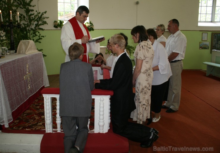 Vasarsvētkos (19.05.2013) Ērberģes evaņģēliski luteriskajā baznīcā norisinājās iesvētības, kas pirmo reizi pēc vairāku gadu pārtraukuma pulcēja piecus 94589