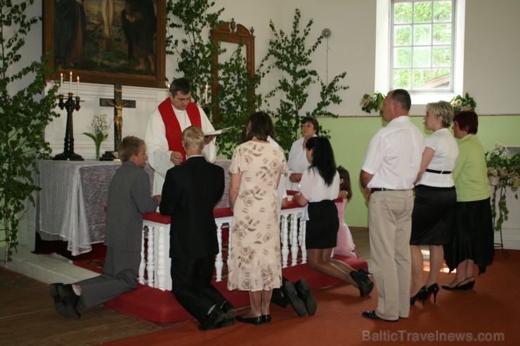 Vasarsvētkos (19.05.2013) Ērberģes evaņģēliski luteriskajā baznīcā norisinājās iesvētības, kas pirmo reizi pēc vairāku gadu pārtraukuma pulcēja piecus 94592