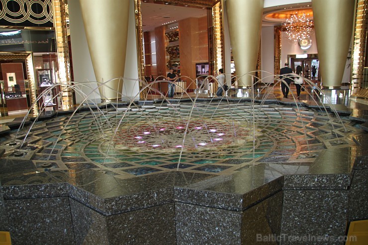 Travelnews.lv apmeklē pasaules populāro luksus viesnīcu Burj Al Arab, kas atrodas Dubaijā. Foto sponsors: www.GoAdventure.lv 94623