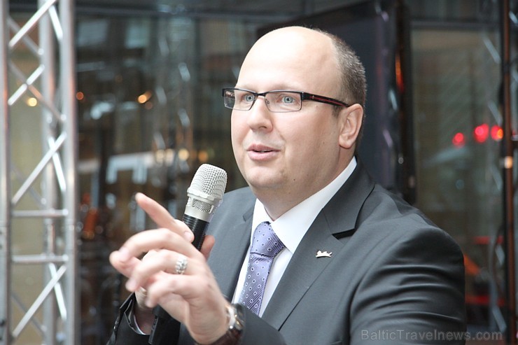 Rīgas viesnīcas Radisson Blu Elizabete ģenerāldirektors Gints Dzirnieks teic runu par godu viesnīcas 5 gadu jubilejai Rīgas viesnīcas Radisson Blu Elizabete ģenerāldirektors Gints Dzirnieks teic runu par godu viesnīcas 5 gadu jubilejai 94659