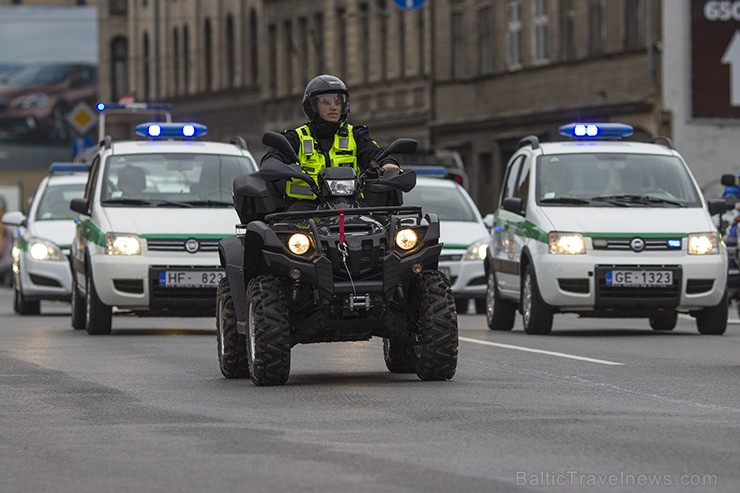 Parādē ļoti plaši tika pārstāvēti motociklisti no dažādām policijas struktūrvienībām 94830