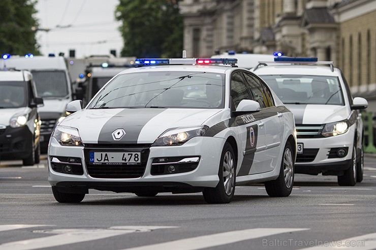 Rīgā notikusi pirmā operatīvo transportlīdzekļu parāde un drošības festivāls „Piedzīvojumu vasara 2013” 94831