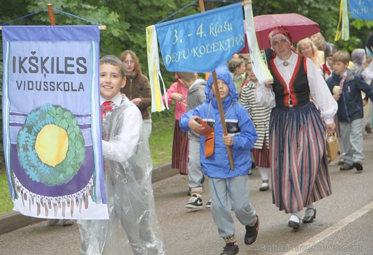 Tautas deju festivāls «Latvju bērni danci veda» Krāslavā 2013 ar lielkocenta «Pār Daugavu saulei roku deva» programmu. Foto sponsors: www.visitkraslav Tautas deju festivāls «Latvju bērni danci veda» Krāslavā 2013 ar lielkocenta «Pār Daugavu saulei roku deva» programmu. Foto sponsors: www.visitkraslav 94898