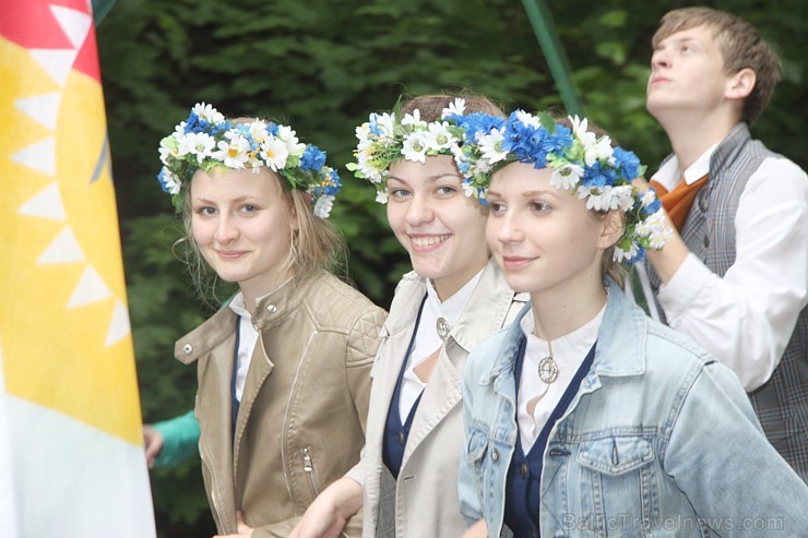 Tautas deju festivāls «Latvju bērni danci veda» Krāslavā 2013 ar lielkocenta «Pār Daugavu saulei roku deva» programmu. Foto sponsors: www.visitkraslav Tautas deju festivāls «Latvju bērni danci veda» Krāslavā 2013 ar lielkocenta «Pār Daugavu saulei roku deva» programmu. Foto sponsors: www.visitkraslav 94906