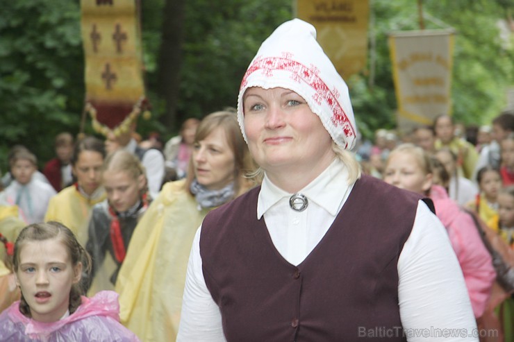 Tautas deju festivāls «Latvju bērni danci veda» Krāslavā 2013 ar lielkocenta «Pār Daugavu saulei roku deva» programmu. Foto sponsors: www.visitkraslav Tautas deju festivāls «Latvju bērni danci veda» Krāslavā 2013 ar lielkocenta «Pār Daugavu saulei roku deva» programmu. Foto sponsors: www.visitkraslav 94910