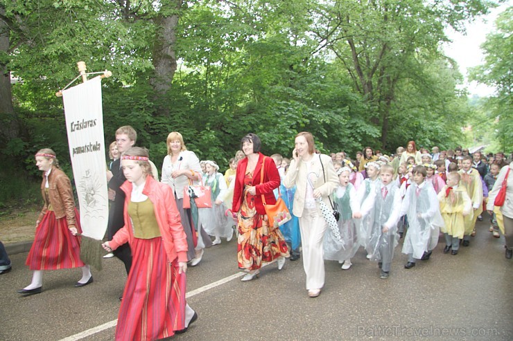 Tautas deju festivāls «Latvju bērni danci veda» Krāslavā 2013 ar lielkocenta «Pār Daugavu saulei roku deva» programmu. Foto sponsors: www.visitkraslav Tautas deju festivāls «Latvju bērni danci veda» Krāslavā 2013 ar lielkocenta «Pār Daugavu saulei roku deva» programmu. Foto sponsors: www.visitkraslav 94913