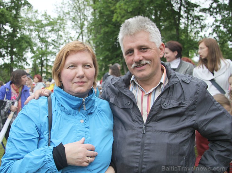 Tautas deju festivāls «Latvju bērni danci veda» Krāslavā 2013 ar lielkocenta «Pār Daugavu saulei roku deva» programmu. Foto sponsors: www.visitkraslav Tautas deju festivāls «Latvju bērni danci veda» Krāslavā 2013 ar lielkocenta «Pār Daugavu saulei roku deva» programmu. Foto sponsors: www.visitkraslav 94933
