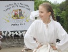 Tautas deju festivāls «Latvju bērni danci veda» Krāslavā 2013 ar lielkocenta «Pār Daugavu saulei roku deva» programmu. Foto sponsors: www.visitkraslav 24