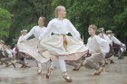 Tautas deju festivāls «Latvju bērni danci veda» Krāslavā 2013 ar lielkocenta «Pār Daugavu saulei roku deva» programmu. Foto sponsors: www.visitkraslav 26